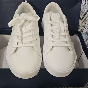 NIB 9.5 mens Sneaker